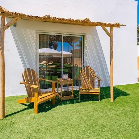 Coral Boutique Bed and Breakfast Αλμπουφέιρα